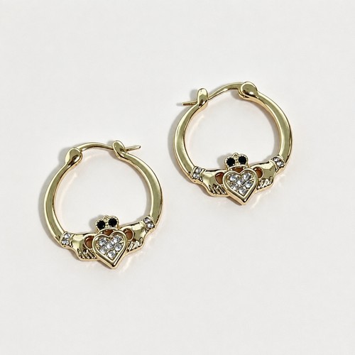 Round claddagh motif heart - claddagh,