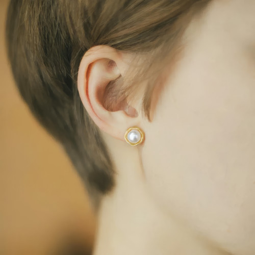Real pearl with - with, gold